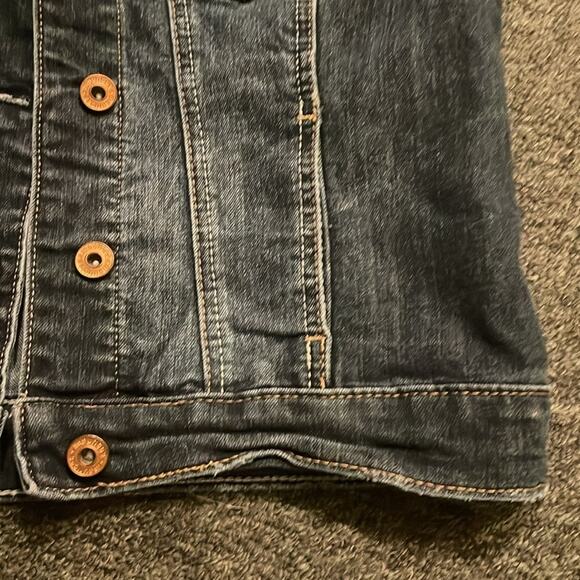 Maurices Brand Women's size Medium dark Wash Denim Vest Button up Style - Picture 4 of 5